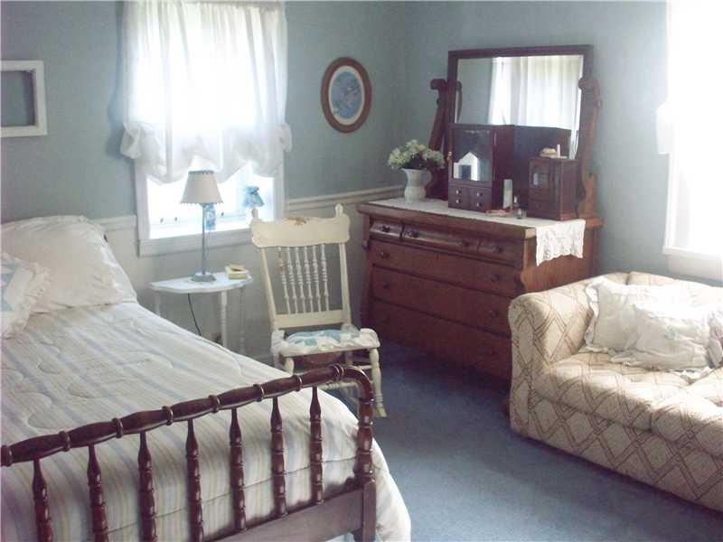 48 Reno Road Hermitage, PA 16148 - Photo 15 of 21 Bedroom. Good size additional bedroom. 14X15