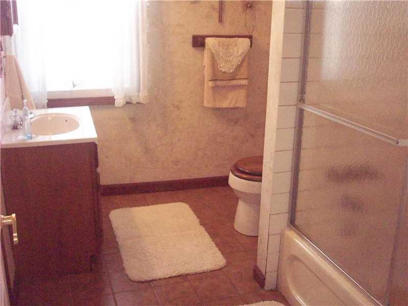 48 Reno Road Hermitage, PA 16148 - Photo 18 of 21 Full Bath. Third full Bath on second floor. Never enough Bathrooms for a family!