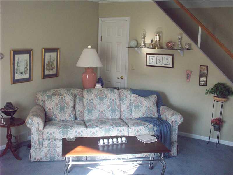 48 Reno Road Hermitage, PA 16148 - Photo 7 of 21 Living Room. Very nice size Living Room for entertaining. 14X17