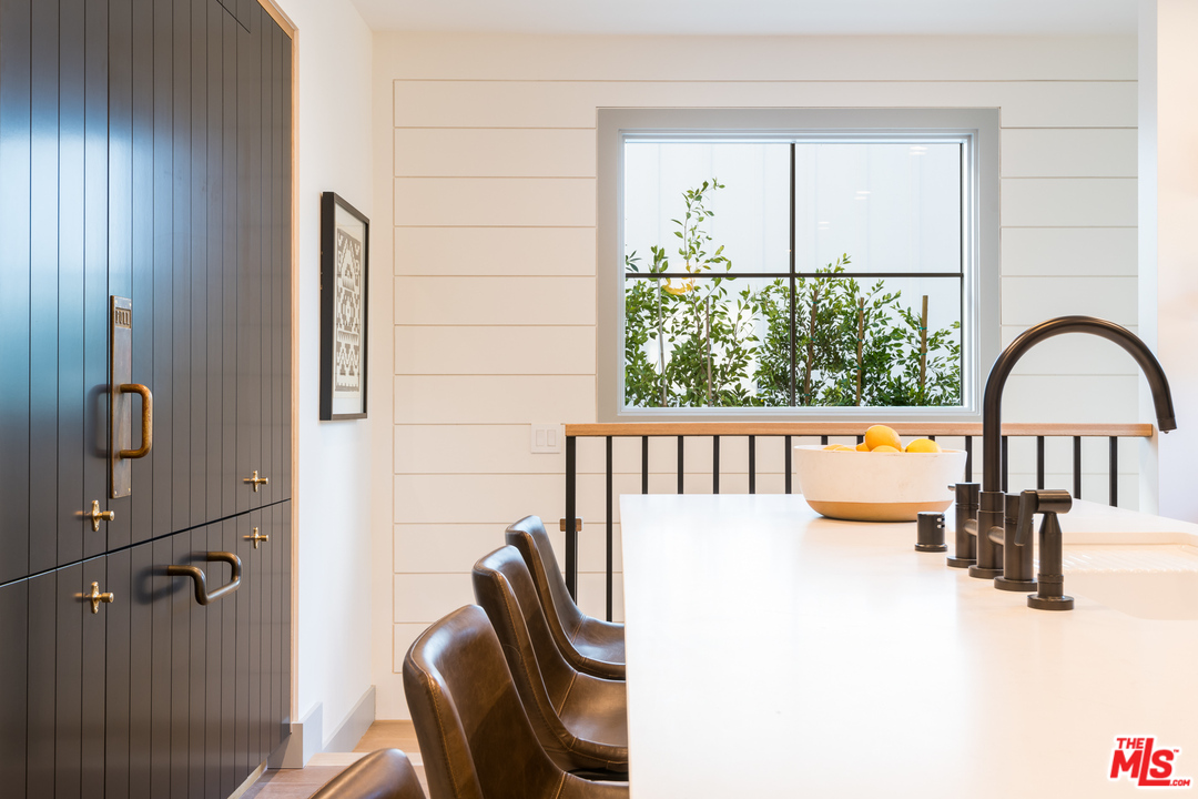 12115 Viewcrest Road Studio City, CA 91604 - Photo 11 of 44 Gallery Image 11