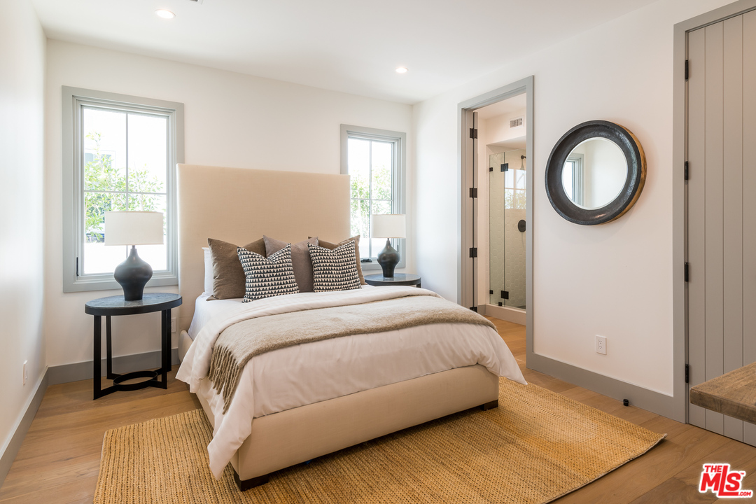 12115 Viewcrest Road Studio City, CA 91604 - Photo 15 of 44 Gallery Image 15