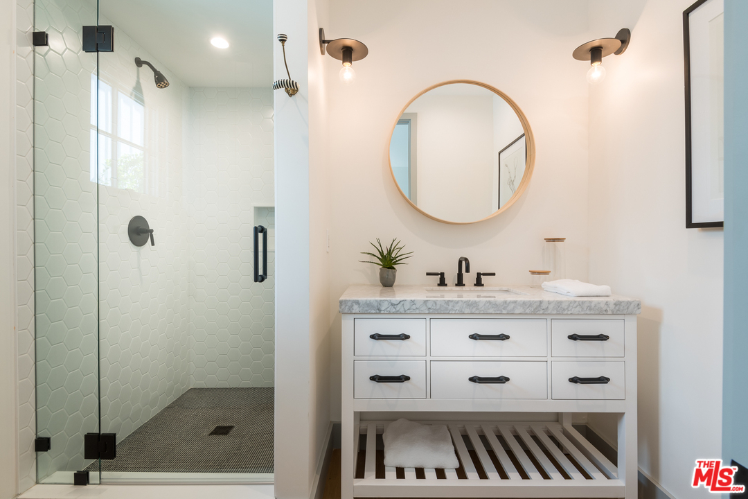 12115 Viewcrest Road Studio City, CA 91604 - Photo 16 of 44 Gallery Image 16