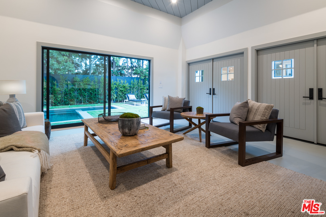 12115 Viewcrest Road Studio City, CA 91604 - Photo 43 of 44 Gallery Image 43