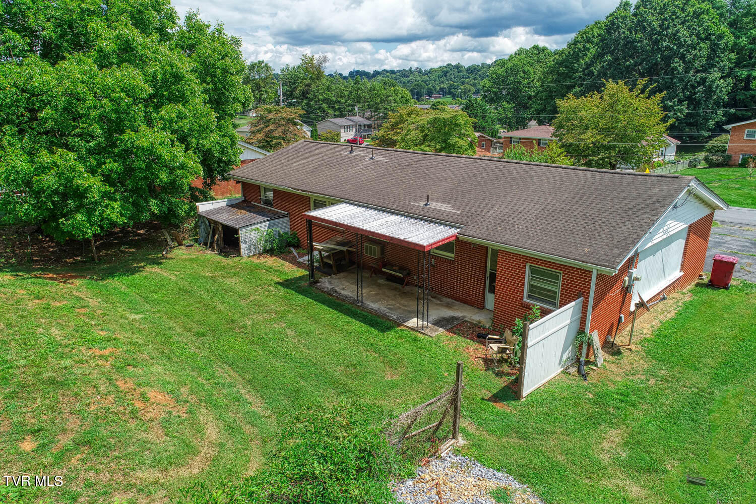 2204 Wyndale Road Johnson City, TN 37604 - Photo 16 of 51 BG. 2204 Wyndale. JC MLSa (16 of 30)