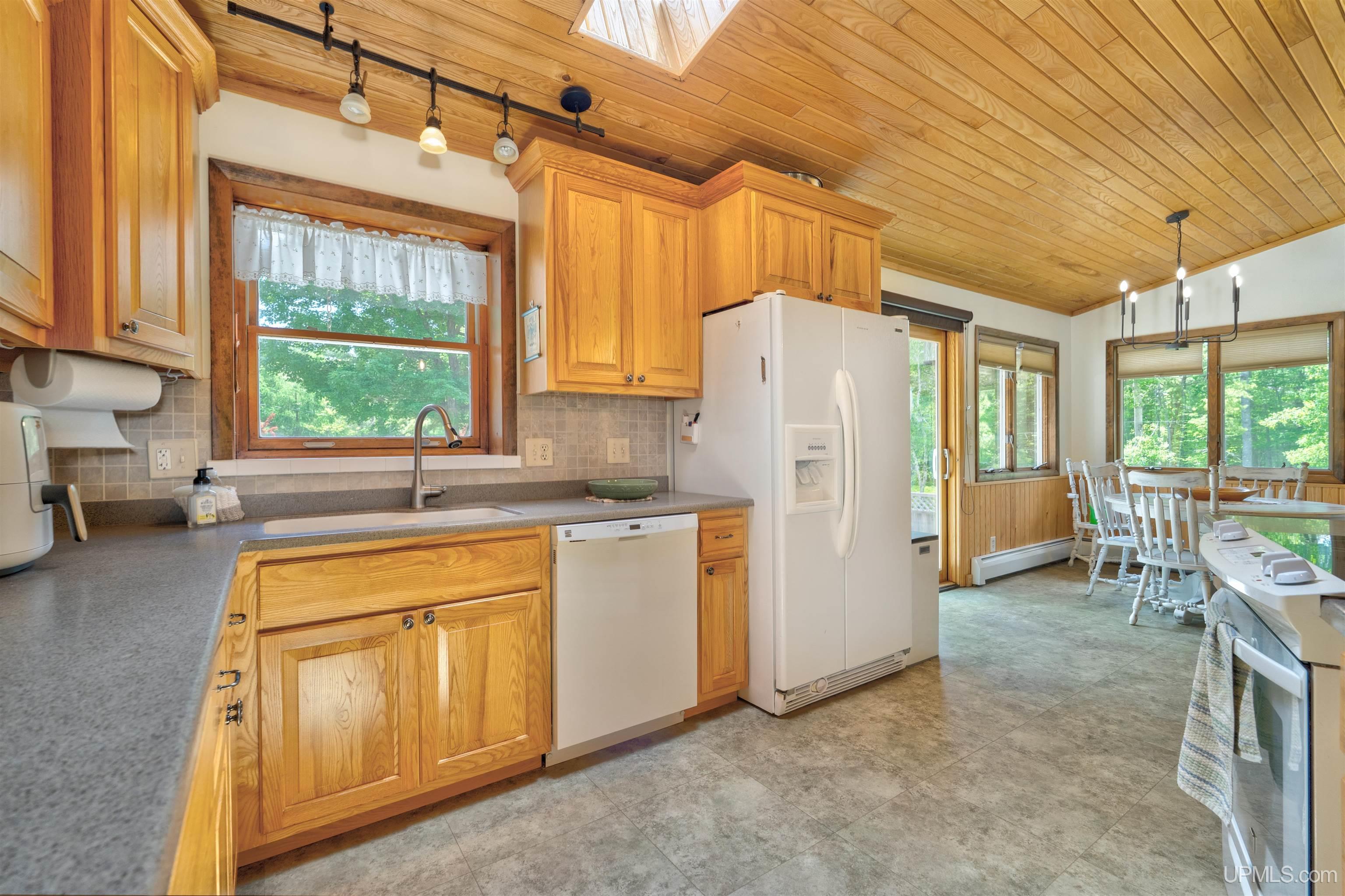 506 N East Gulliver Lake Road Gulliver, MI 49840 - Photo 6 of 46