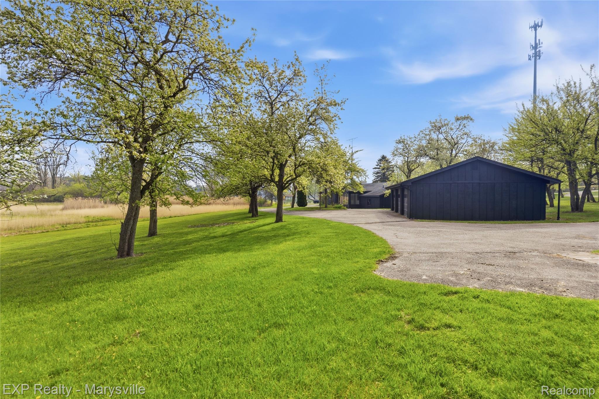 3345 Beach Road Port Huron, MI 48060 - Photo 43 of 89 View of green lawn featuring asphalt driveway