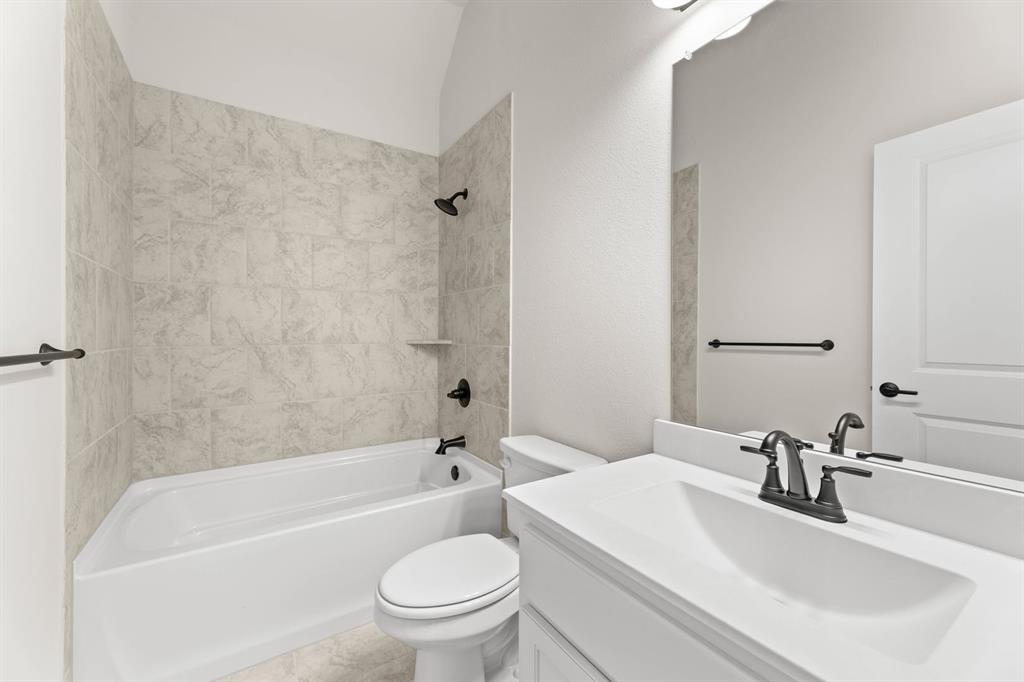 35 Magpie Street Joshua, TX 76058 - Photo 14 of 19 a bathroom with a sink a toilet and a bathtub