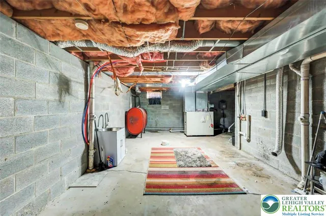 $335,000 | 205 Regent Street, Bushkill, PA 18324