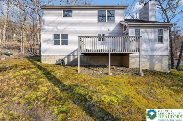 $335,000 | 205 Regent Street, Bushkill, PA 18324