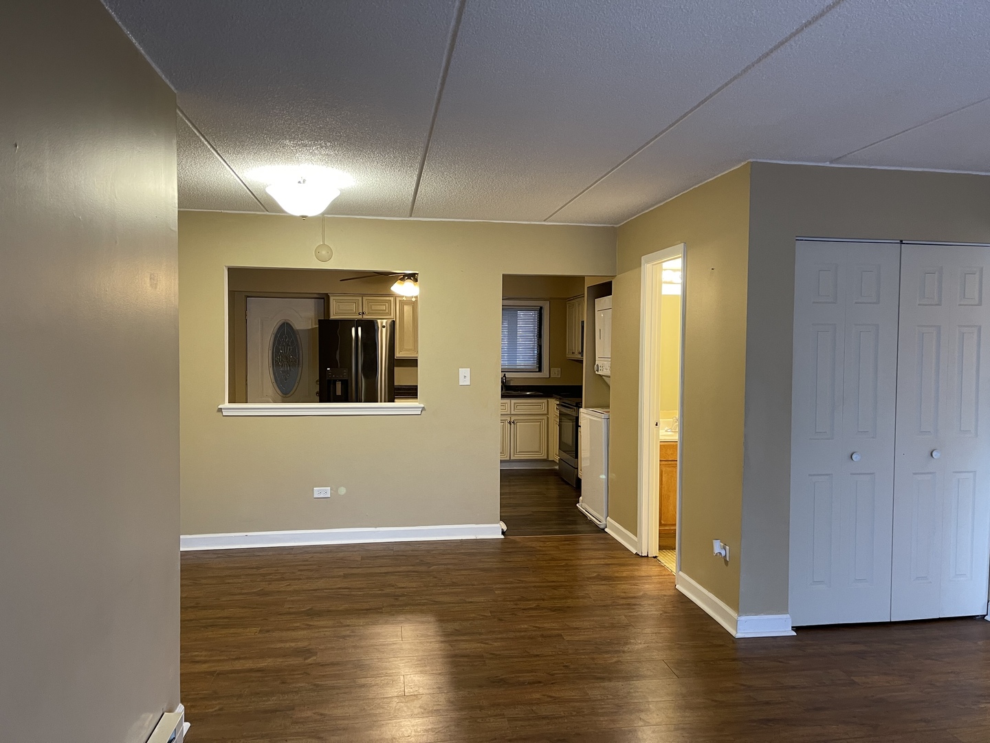 964 North Rohlwing Road, Unit GB Addison, IL 60101 - Photo 4 of 27 a view of an empty room with wooden floor and a bathroom