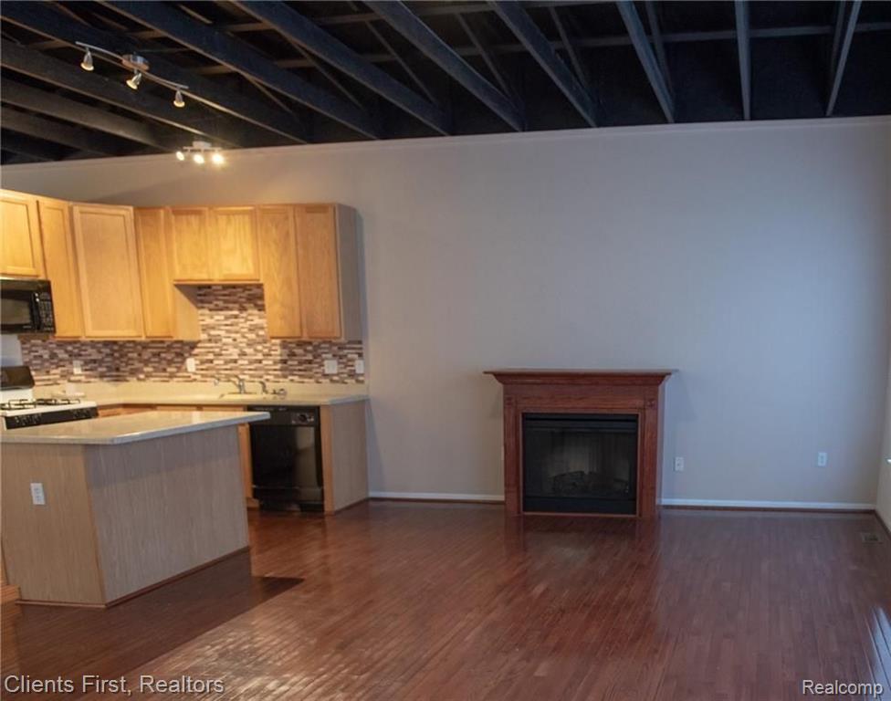 14 Pallister Detroit, MI 48202 - Photo 9 of 20