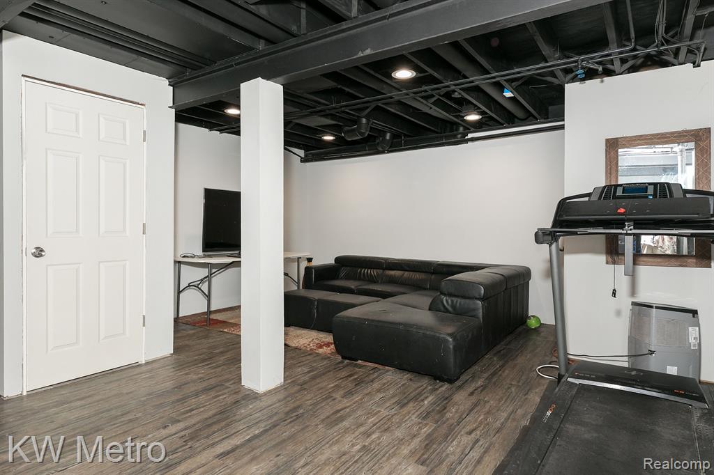 4342 Beach Road Troy, MI 48098 - Photo 40 of 56