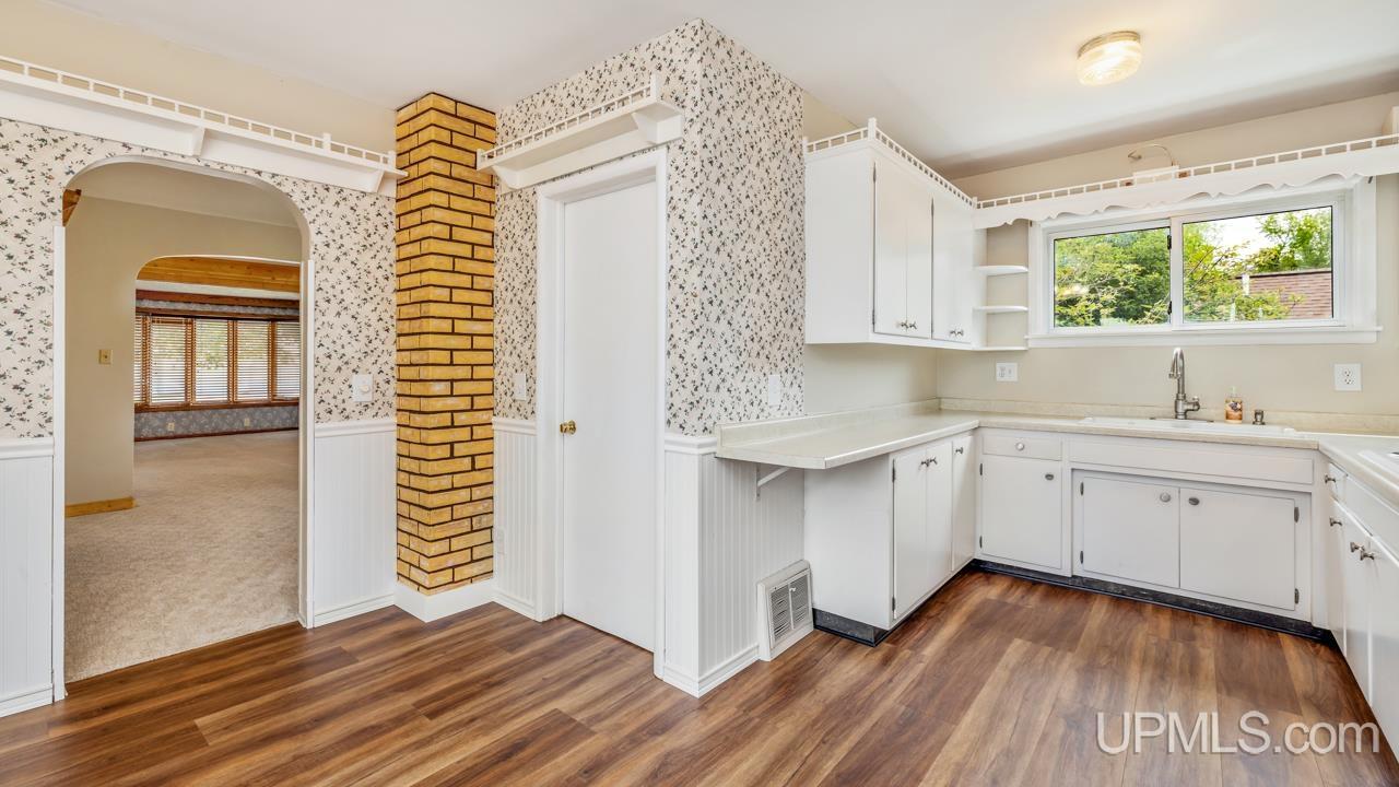 424 Maple Street Kingsford, MI 49802 - Photo 7 of 37