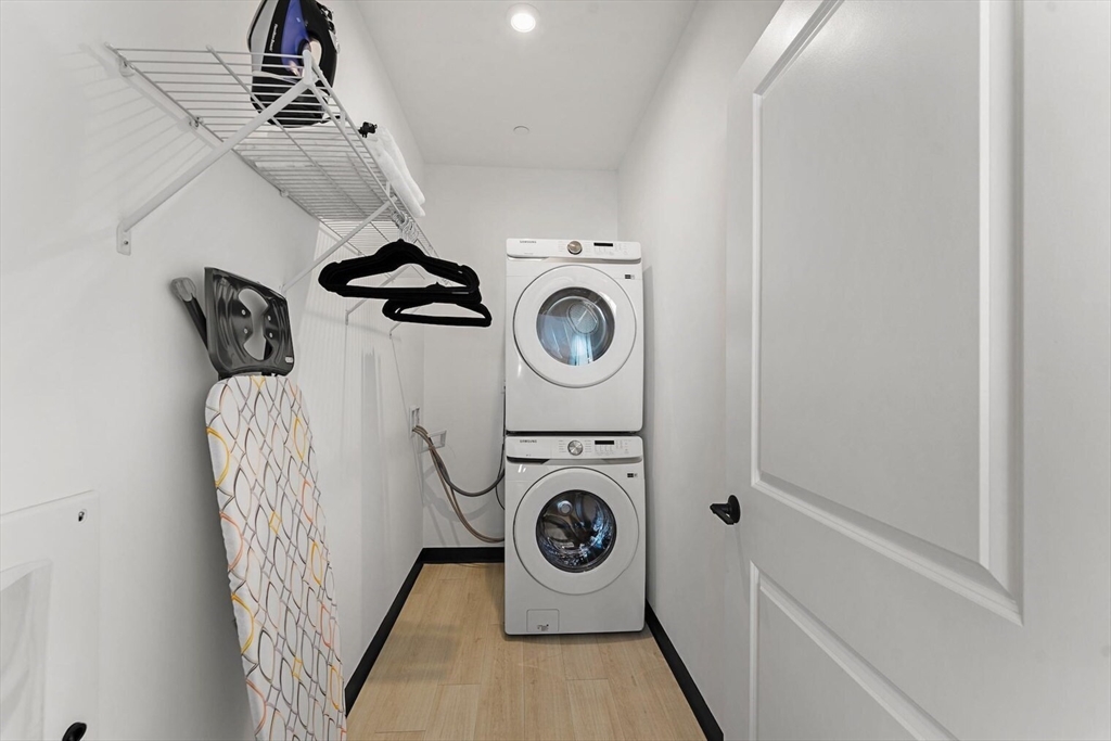 600 Broadway, Unit 513 Chelsea, MA 02150 - Photo 13 of 31 a utility room with dryer and washer