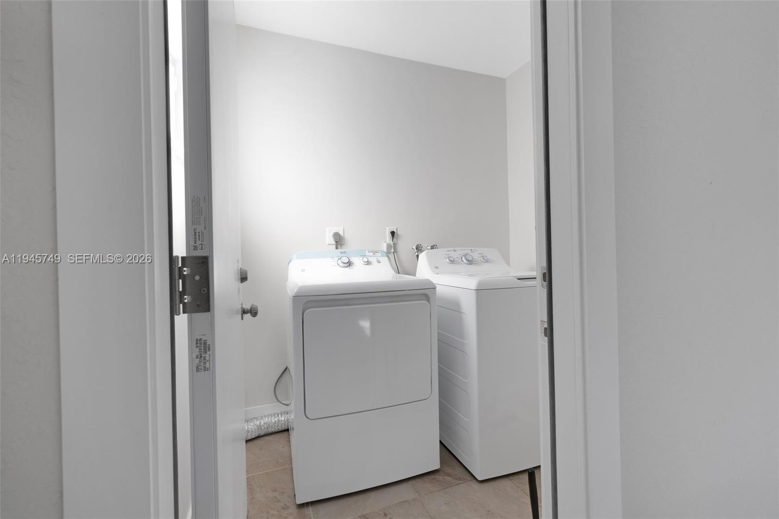 3500 North Park Road Hollywood, FL 33021 - Photo 33 of 39 a utility room with dryer and washer