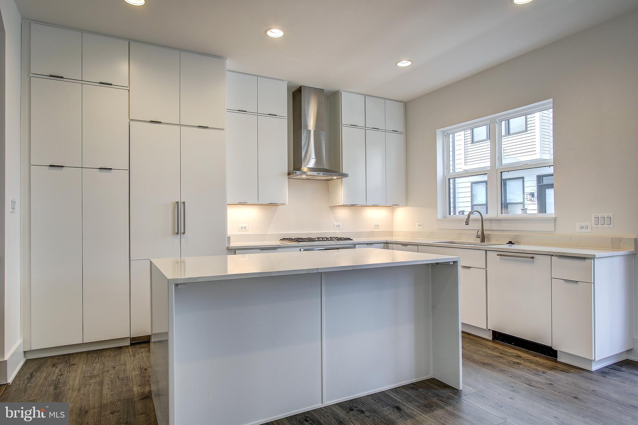 11306 Emerald Park Road Potomac, MD 20854 - Photo 12 of 42