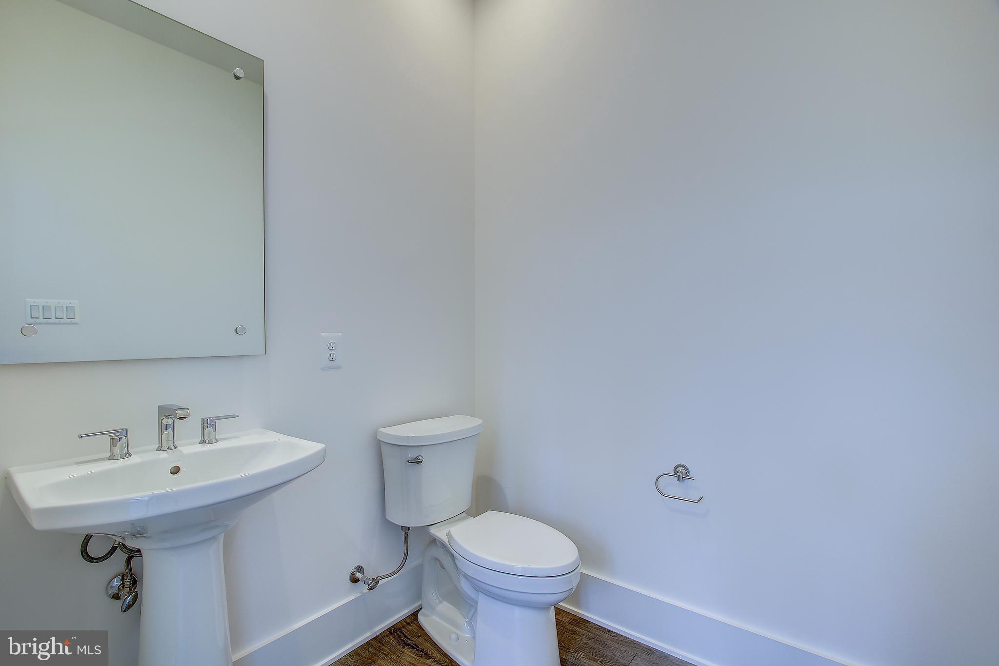 11306 Emerald Park Road Potomac, MD 20854 - Photo 13 of 42