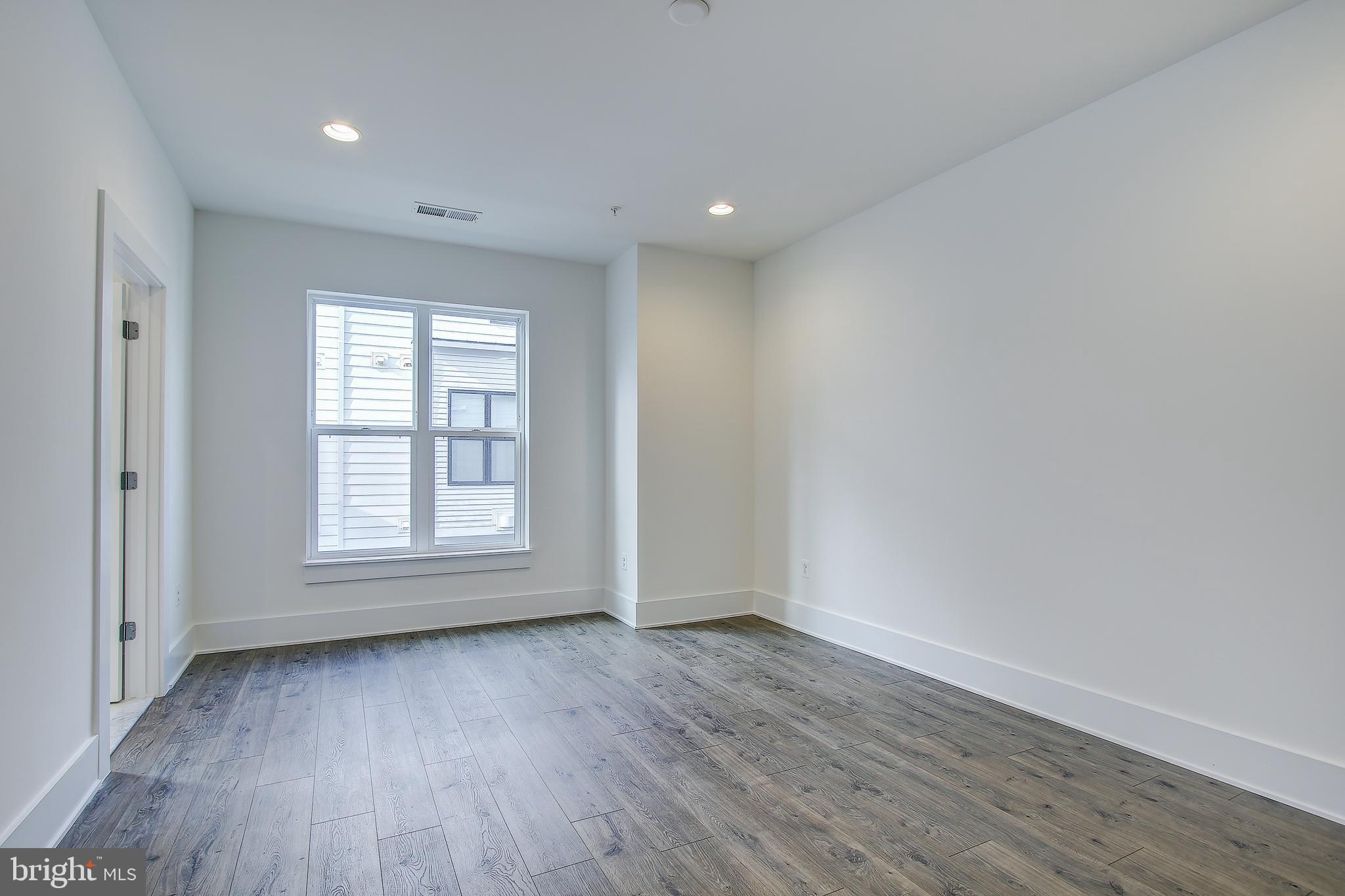 11306 Emerald Park Road Potomac, MD 20854 - Photo 18 of 42