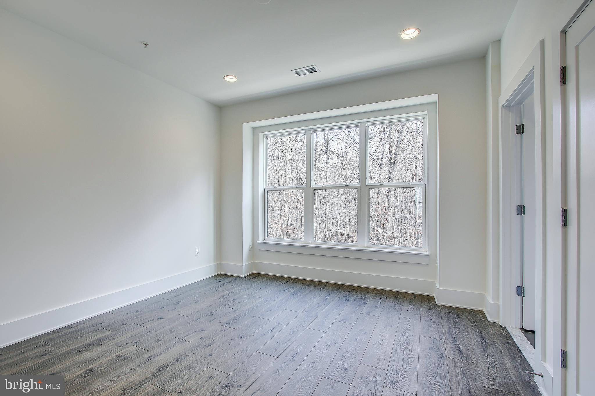 11306 Emerald Park Road Potomac, MD 20854 - Photo 23 of 42