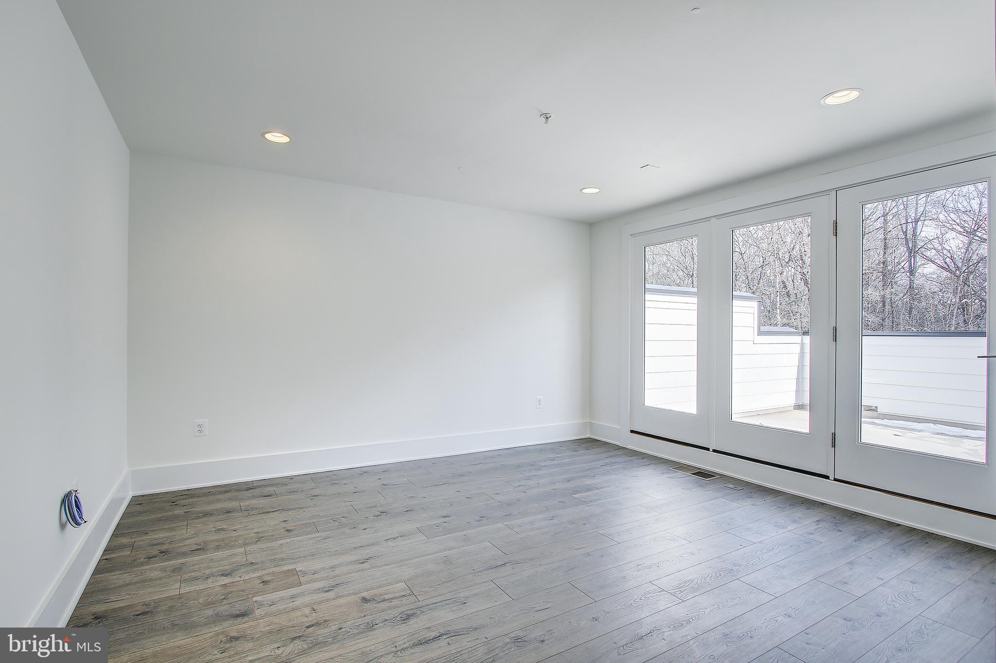 11306 Emerald Park Road Potomac, MD 20854 - Photo 26 of 42