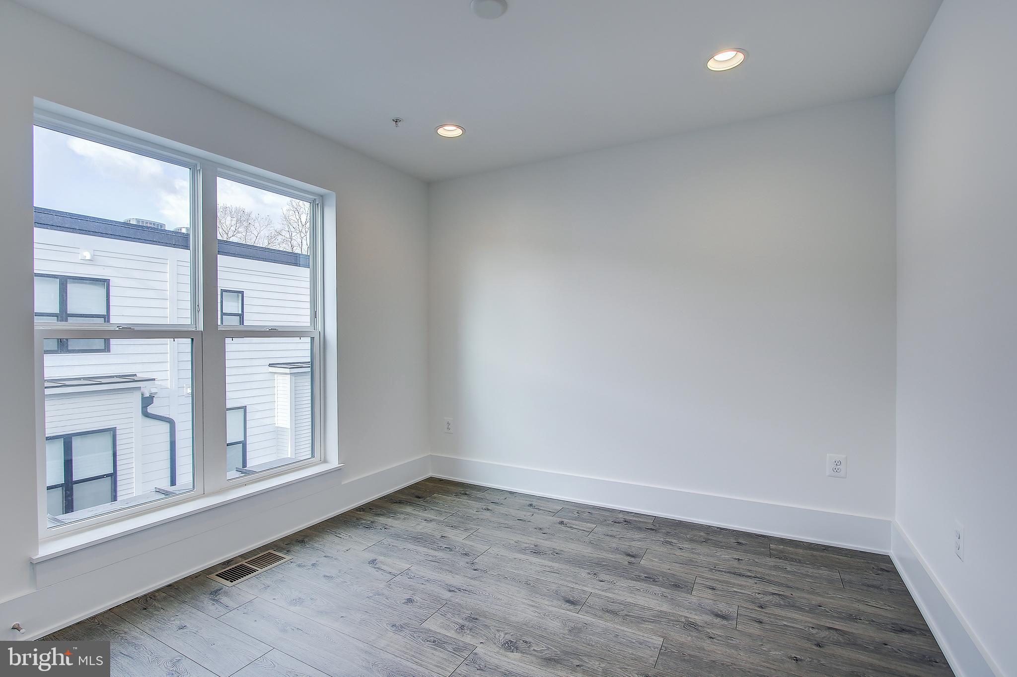 11306 Emerald Park Road Potomac, MD 20854 - Photo 30 of 42