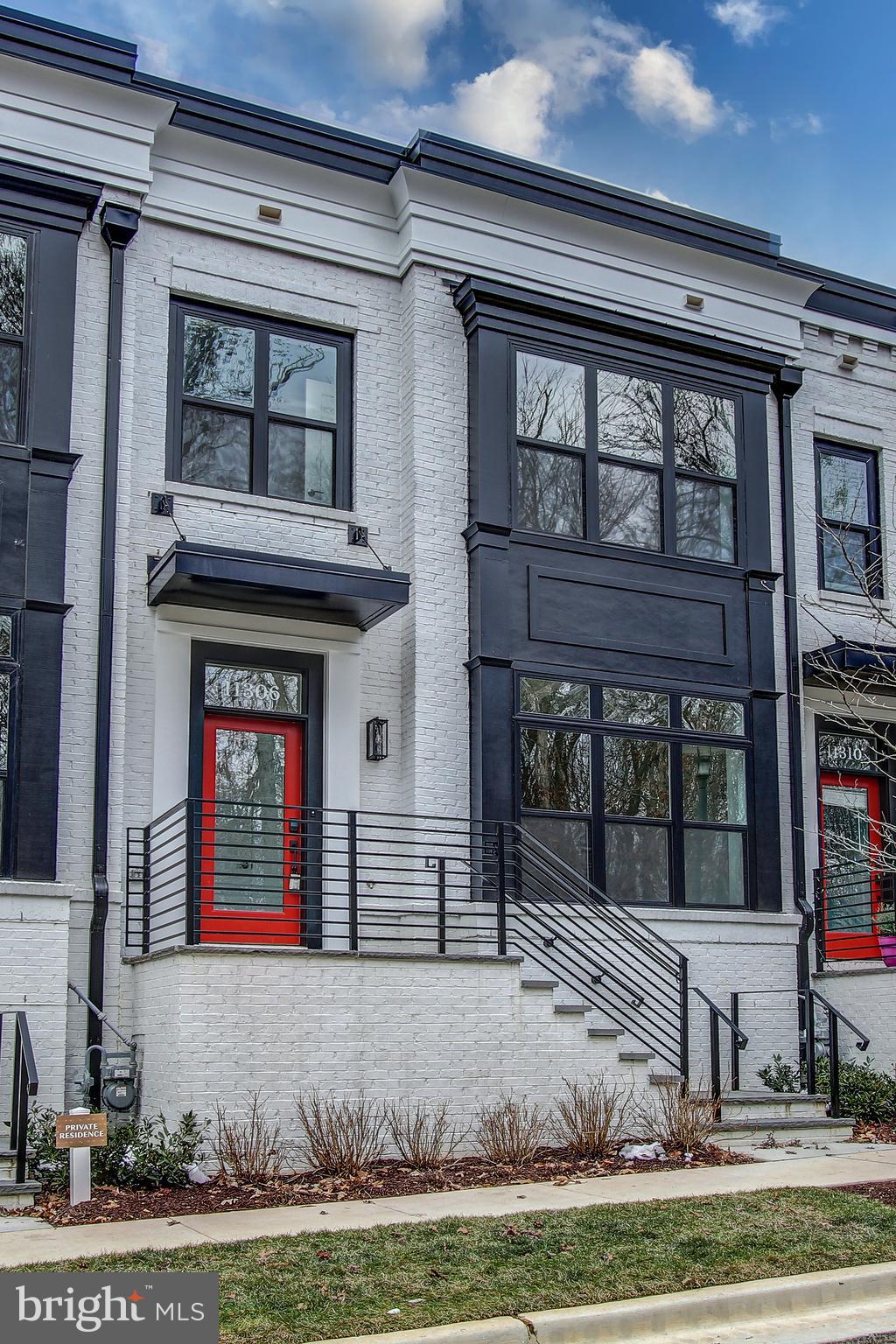 11306 Emerald Park Road Potomac, MD 20854 - Photo 3 of 42