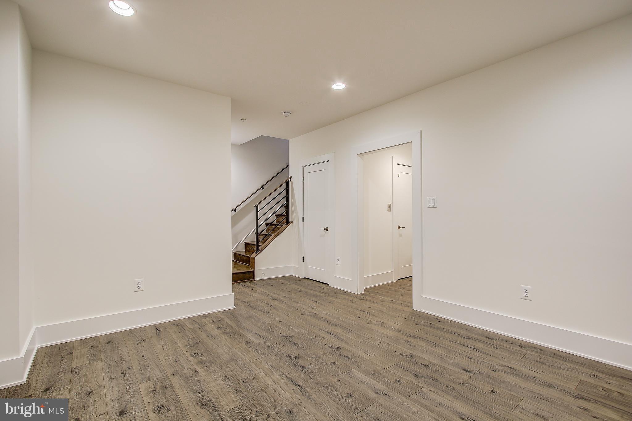 11306 Emerald Park Road Potomac, MD 20854 - Photo 34 of 42