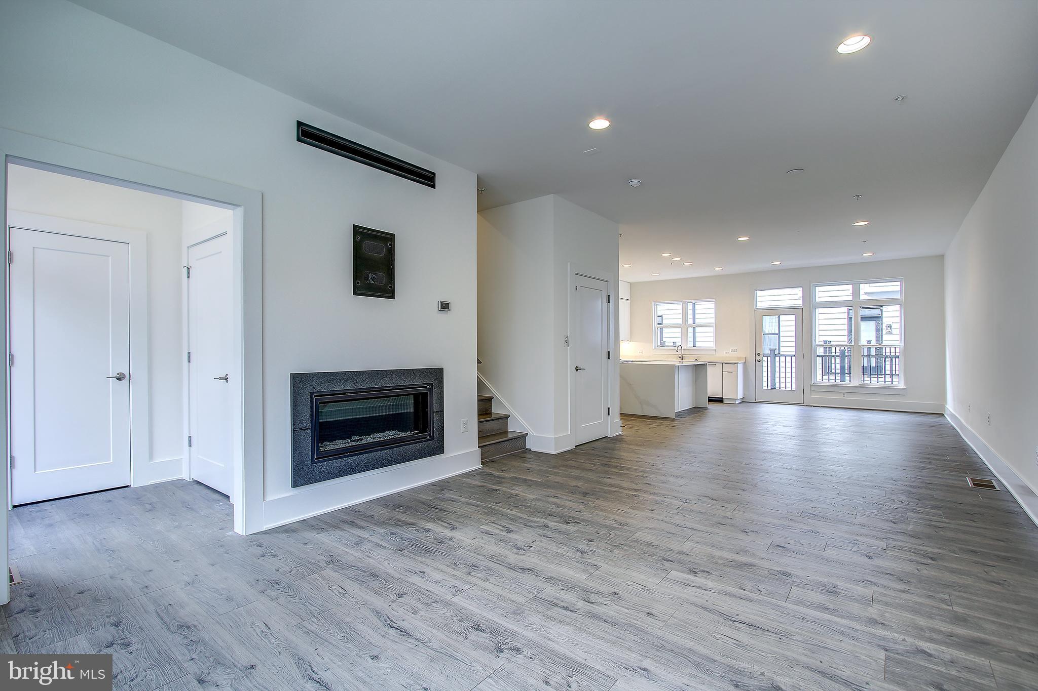 11306 Emerald Park Road Potomac, MD 20854 - Photo 5 of 42