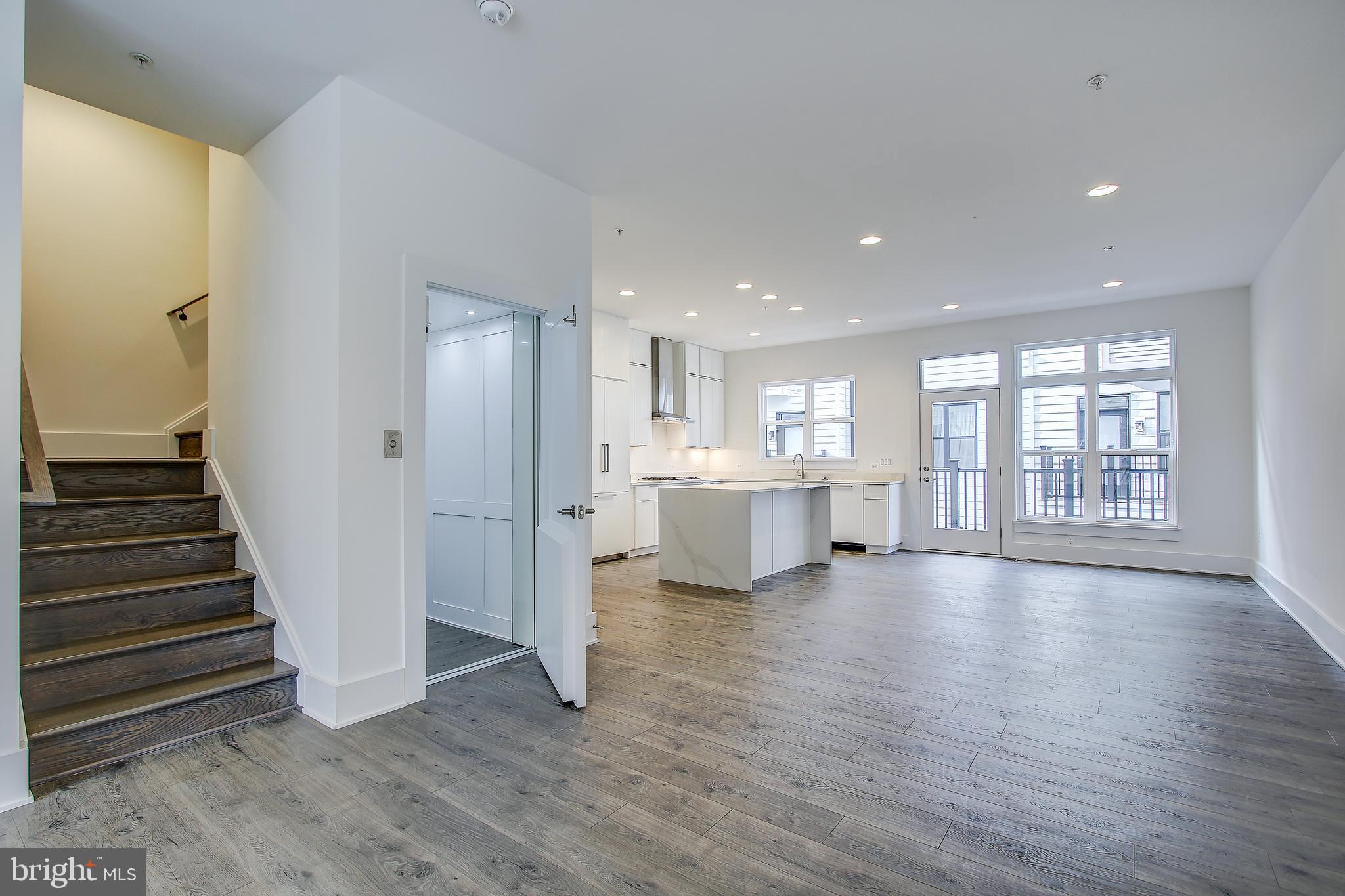 11306 Emerald Park Road Potomac, MD 20854 - Photo 6 of 42