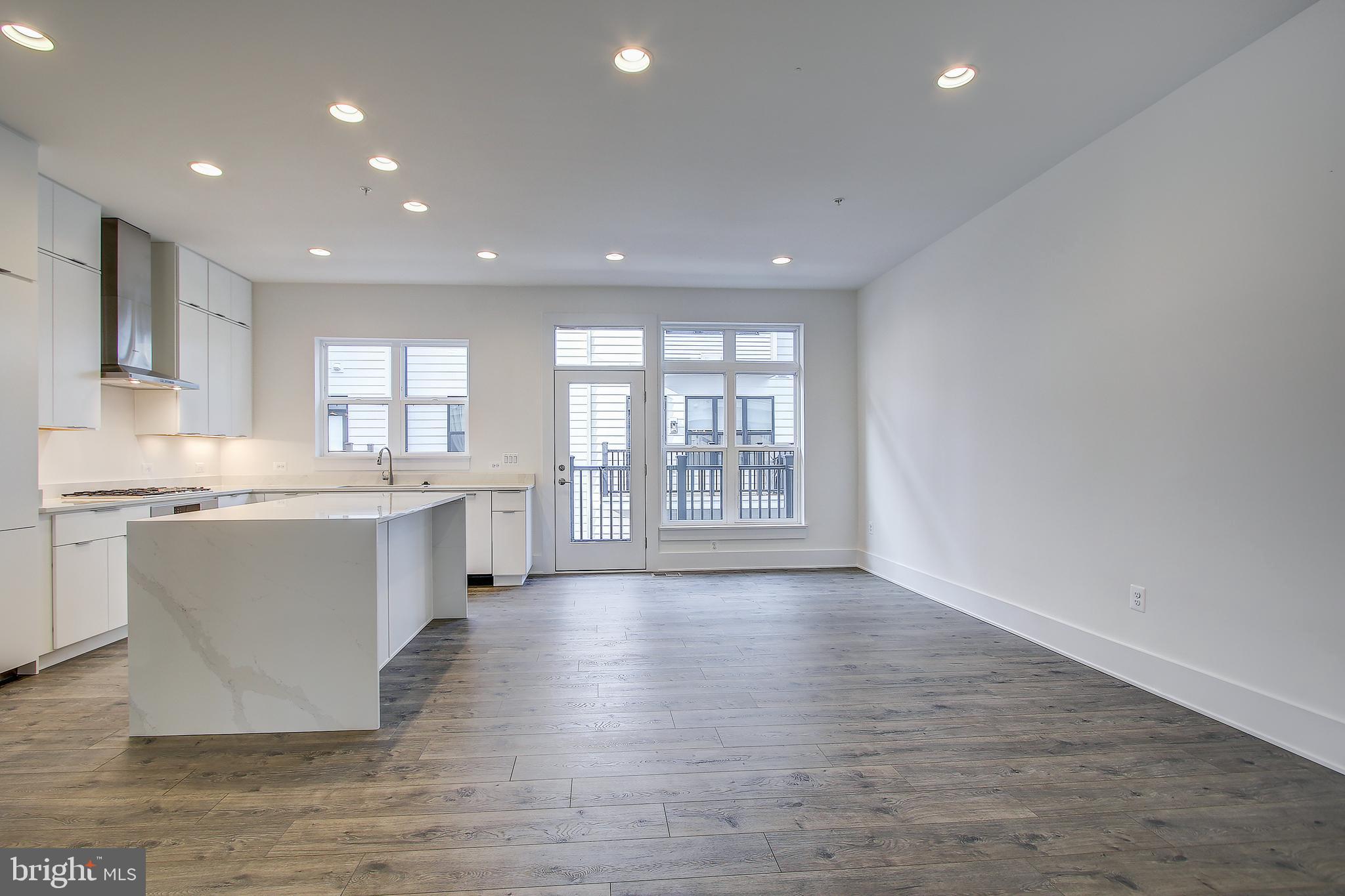 11306 Emerald Park Road Potomac, MD 20854 - Photo 7 of 42