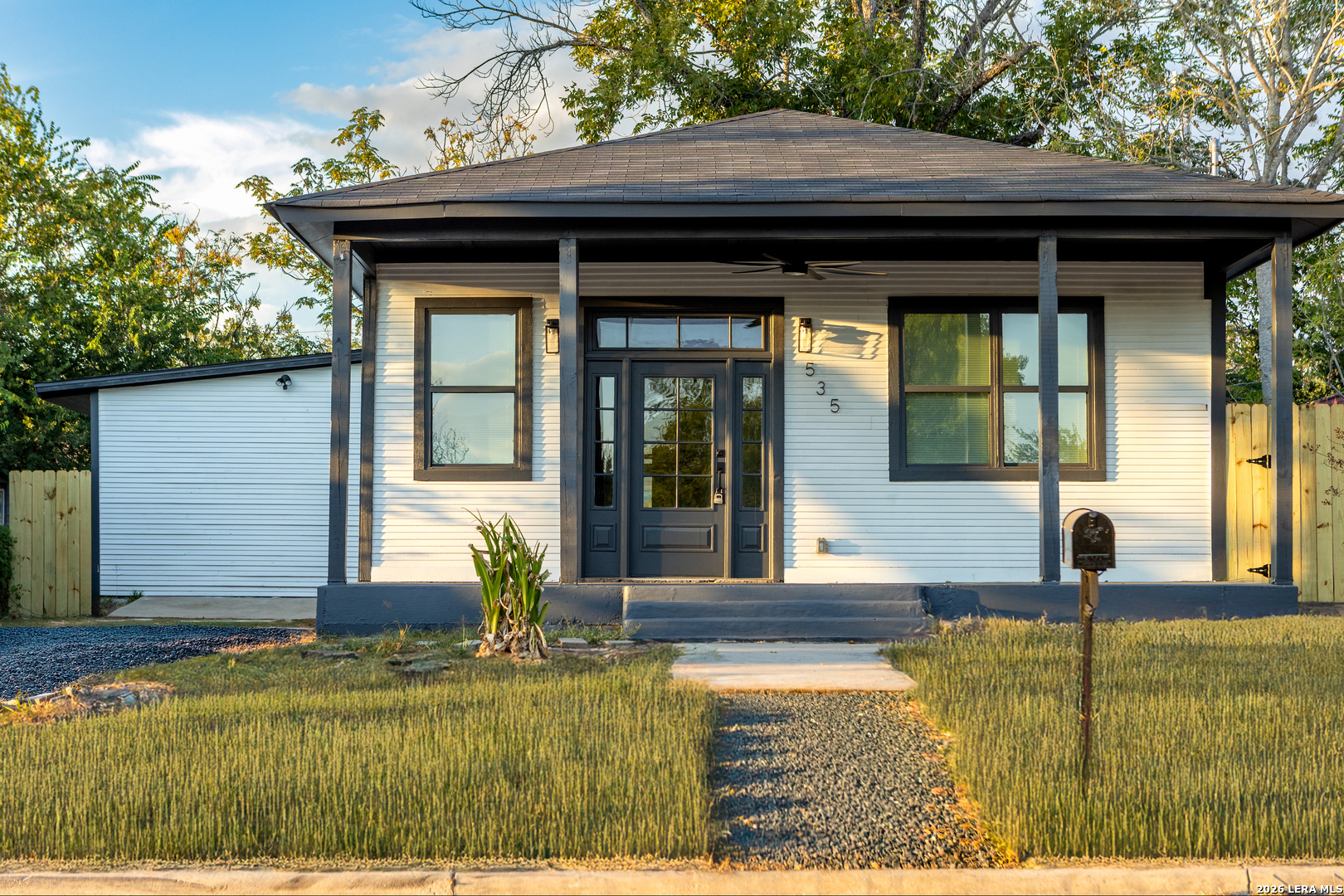 535 Austin Street Pleasanton, TX 78064 - Photo 1 of 17
