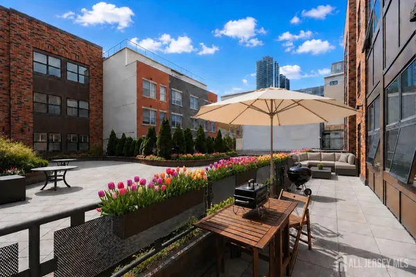$1,195,000 | 187 Warren Street, Unit 211, Jersey City, NJ 07302