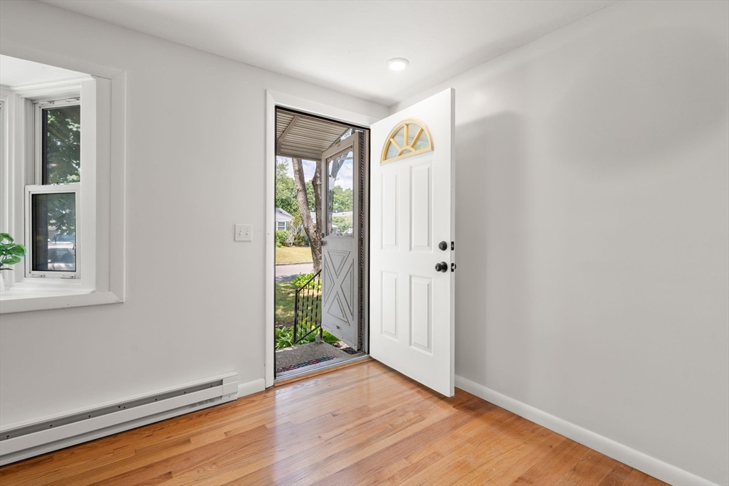 188 Moss Road Springfield, MA 01119 - Photo 4 of 29