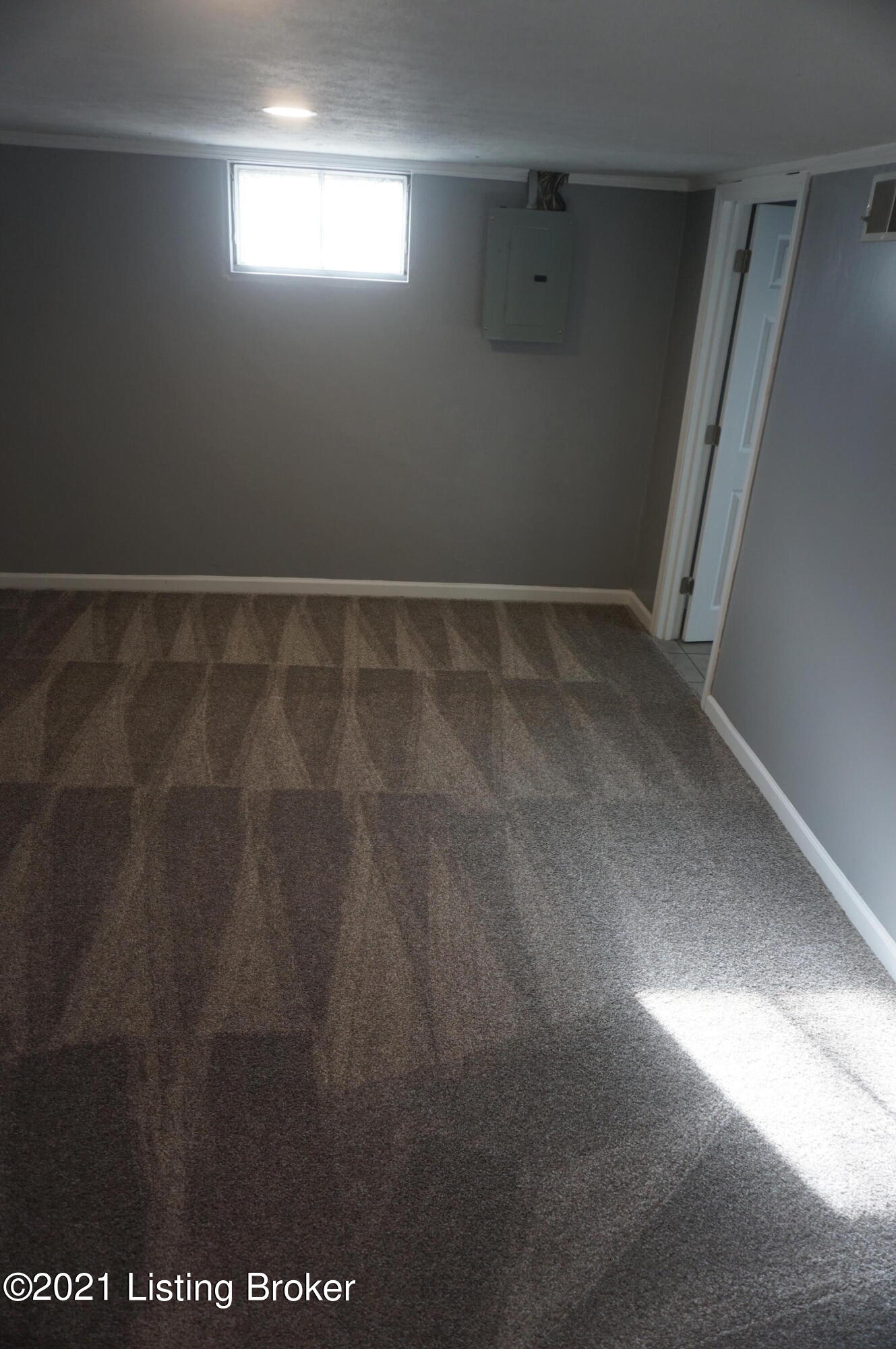 6300 Doe Run Road Louisville, KY 40216 - Photo 15 of 20 DSC01912