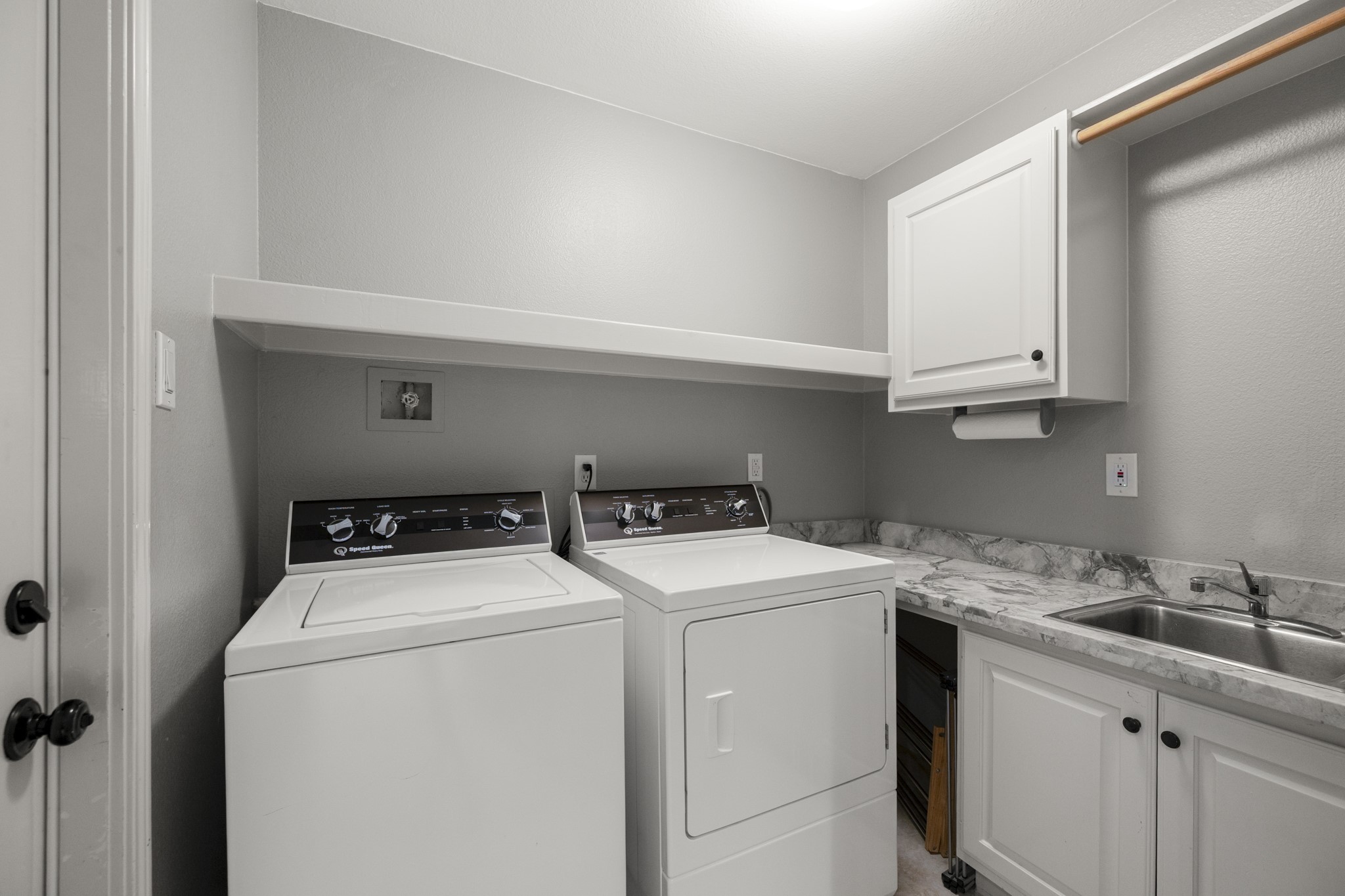 102 Treescape Circle Spring, TX 77381 - Photo 16 of 40 Additional counter and cabinet space with a sink are all included in your laundry room!