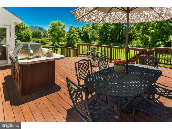 39 Apple Orchard Road Moorestown, NJ 08057 - Photo 10 of 25 Deck