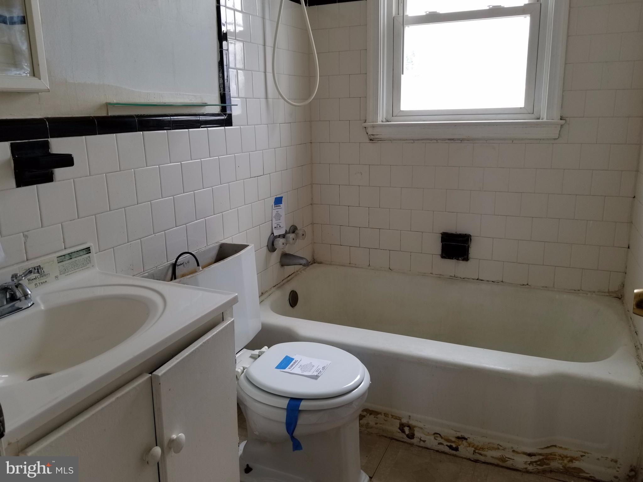2121 Coralthorn Road Baltimore, MD 21220 - Photo 14 of 23 Bath