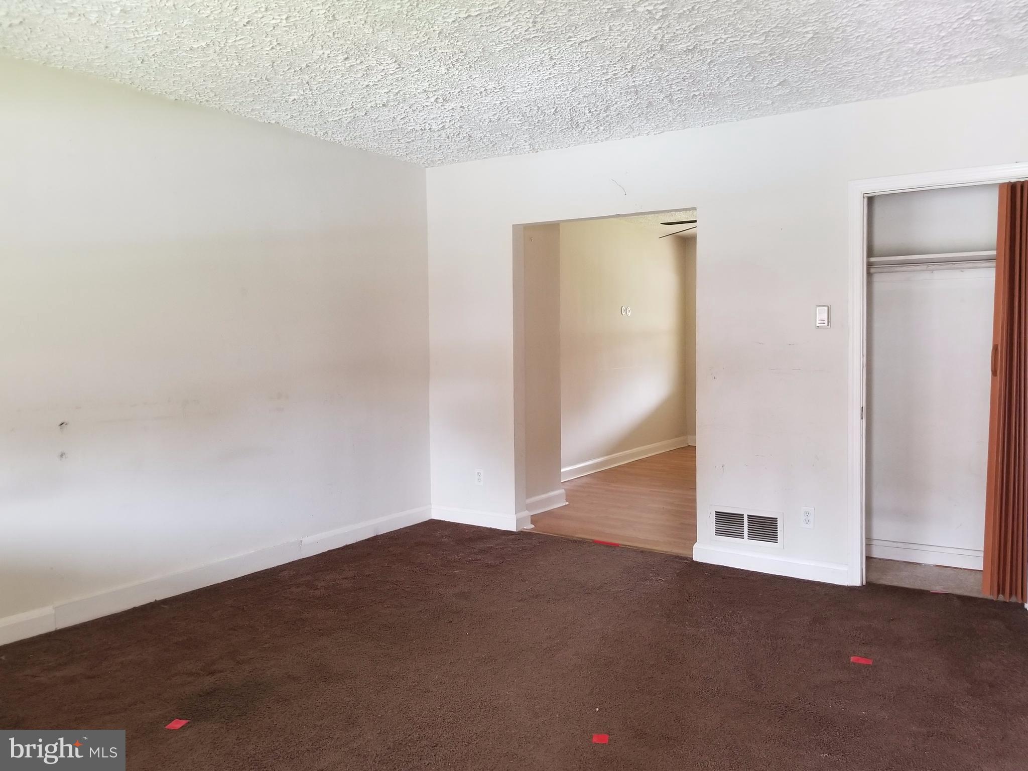 2121 Coralthorn Road Baltimore, MD 21220 - Photo 4 of 23 Living Room