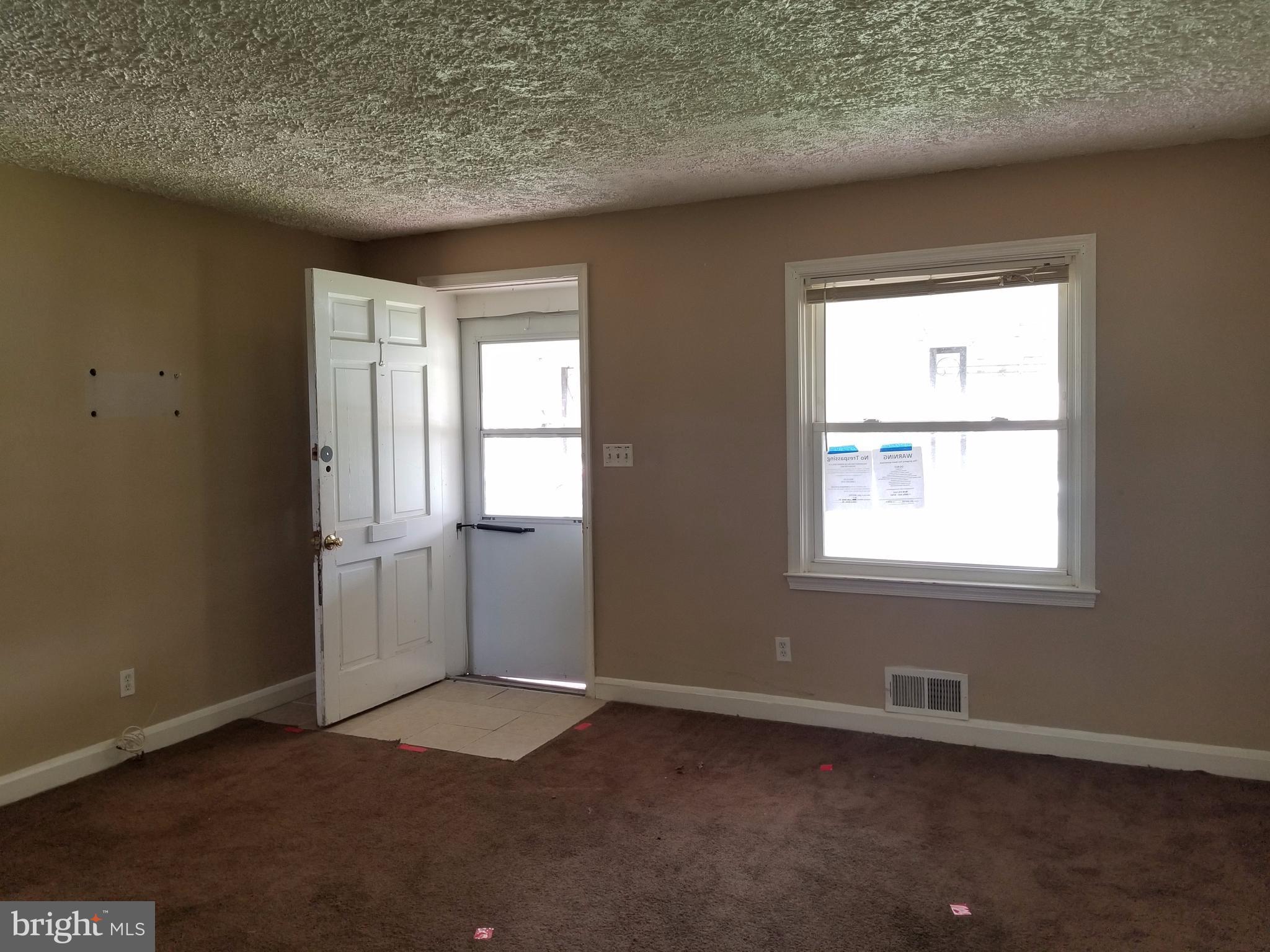 2121 Coralthorn Road Baltimore, MD 21220 - Photo 6 of 23 Living Room