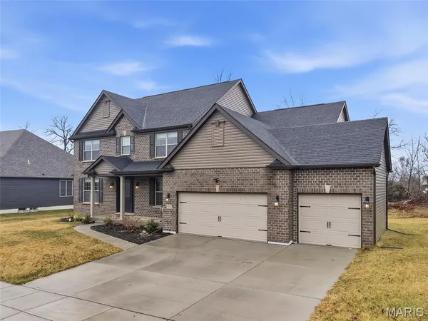 $775,000 | 209 Haver Hill Drive, Lake St. Louis, MO 63367