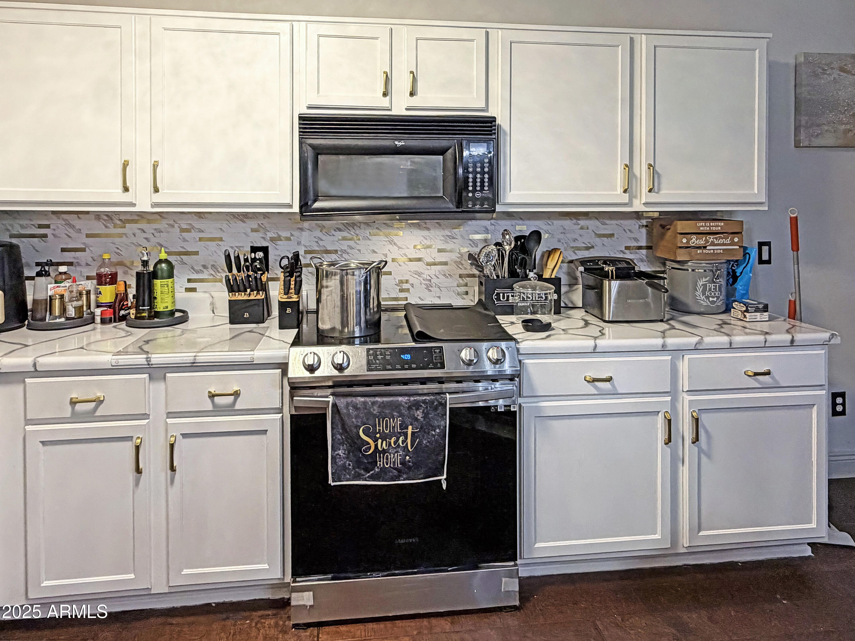 166 South 18 TH Street Coolidge, AZ 85128 - Photo 7 of 31 a kitchen with appliances a sink and cabinets