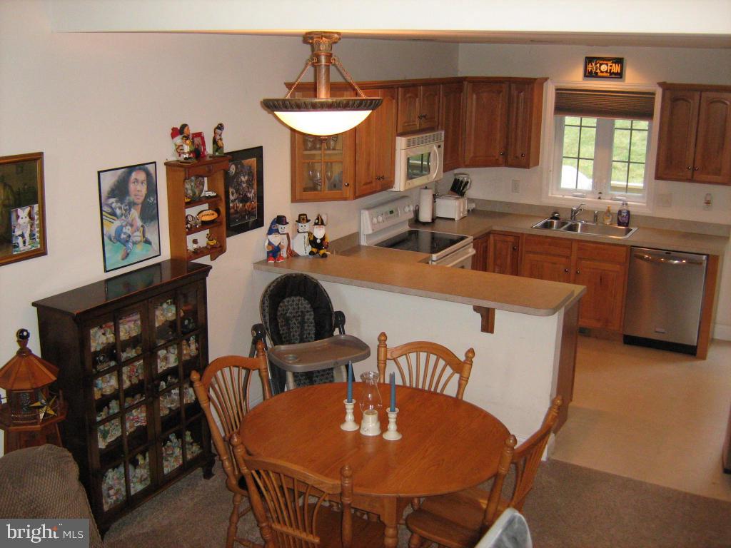 447 Rabbit Hill Lane Lancaster, PA 17603 - Photo 7 of 32 Gallery Image 7