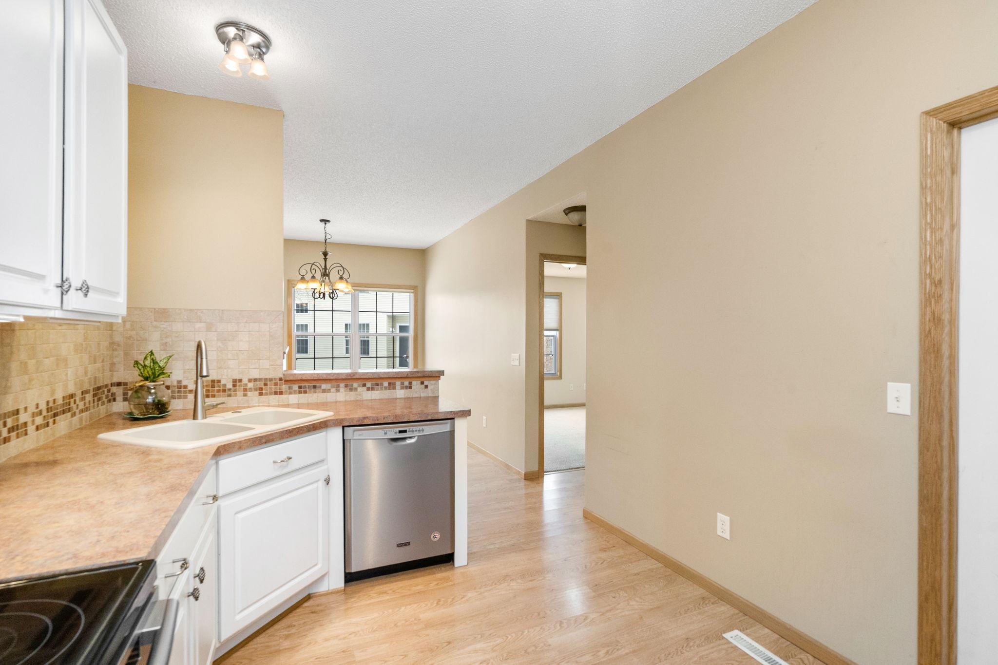 8042 Autumn Ridge Way Chanhassen, MN 55317 - Photo 12 of 28