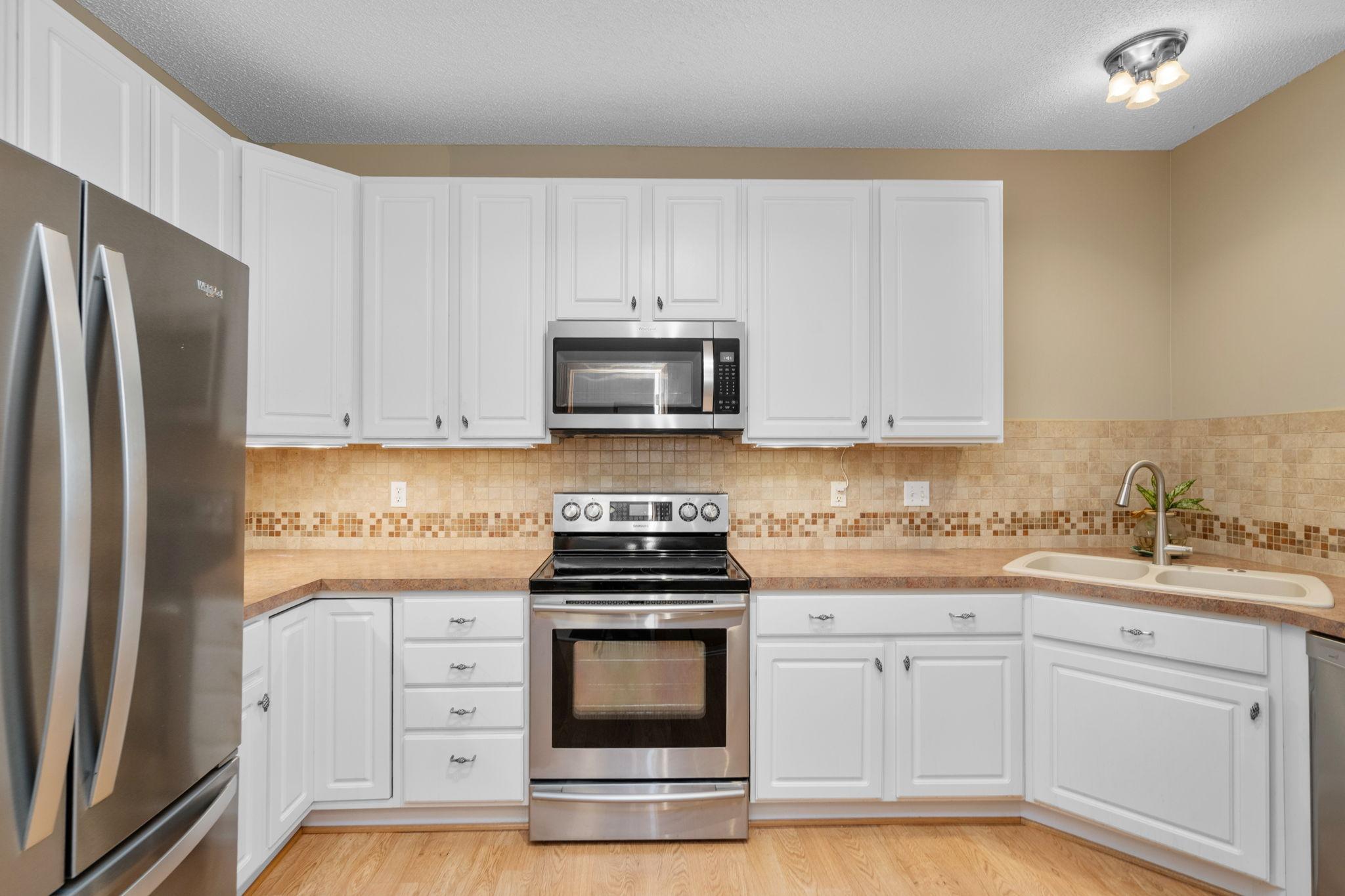 8042 Autumn Ridge Way Chanhassen, MN 55317 - Photo 10 of 28