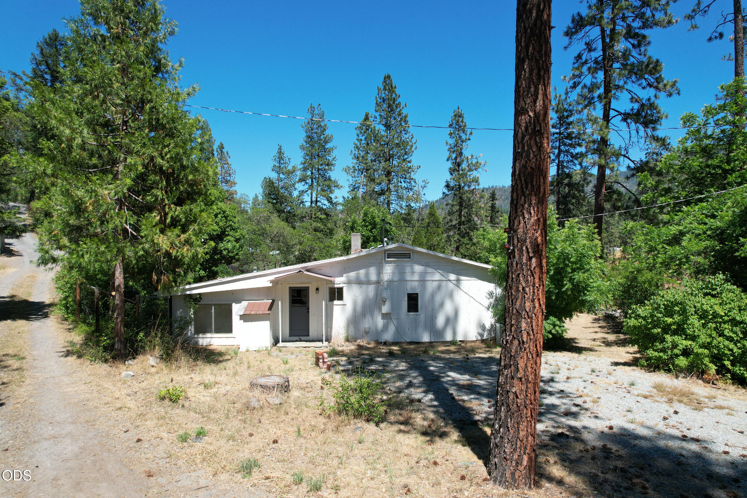 2525 Kinney Creek Road Jacksonville, OR 97530 - Photo 29 of 38 a view of a house with a yard