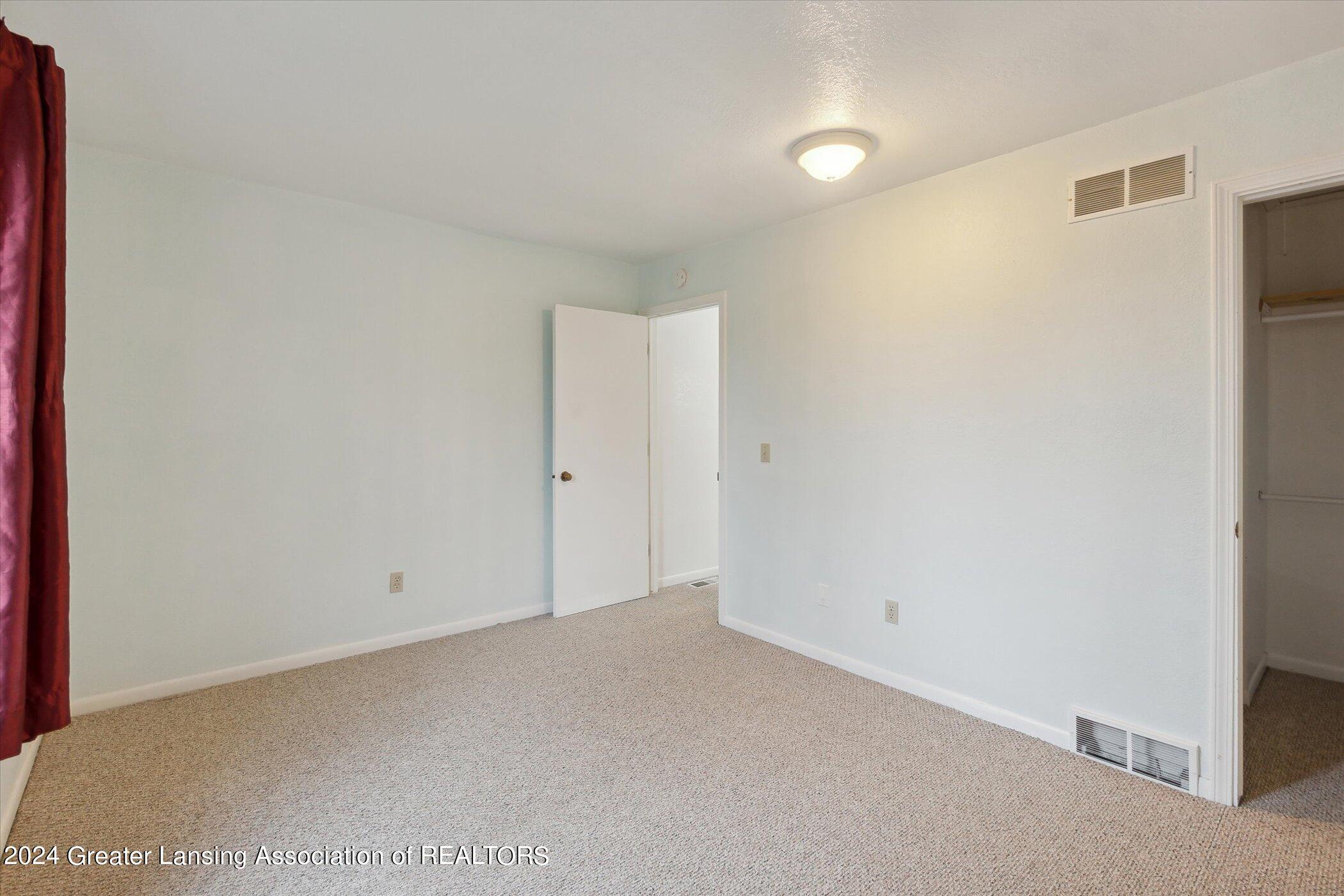 1750 Maple Ridge Road Haslett, MI 48840 - Photo 27 of 39 Bed