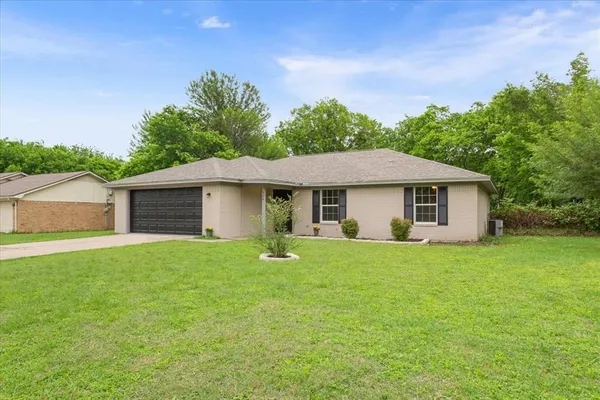 $264,900 | 329 Applewood Lane, Hewitt, TX 76643