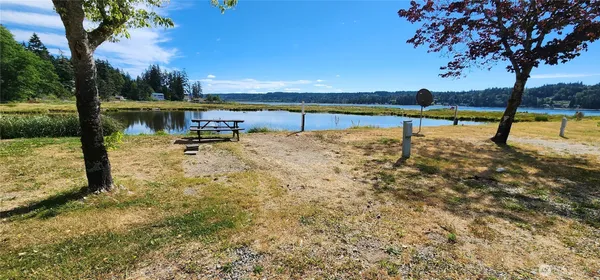 $800 | 621 Northeast Gladwin Road, Unit 3, Belfair, WA 98528