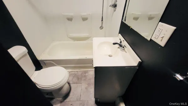 $1,850 | 122 Smith Street, Unit 1, Poughkeepsie, NY 12601