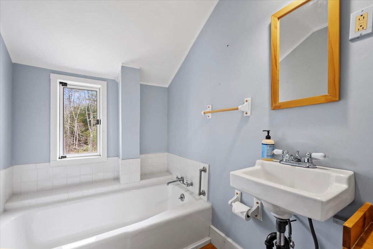 80 Skillin Road Cumberland, ME 04021 - Photo 17 of 37 2nd Floor Bathroom